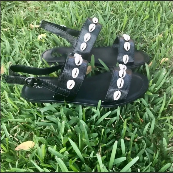 Shell Sandals - Picture 2 of 2